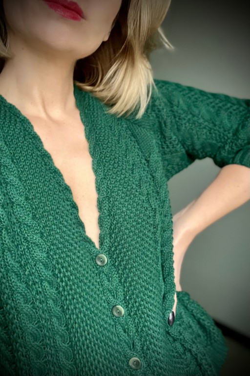 Bawełniany sweter z warkoczami i guzikami, butelkowa zieleń