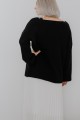 Sweter z dekoltem w szpic i szerokimi rękawami, czarny